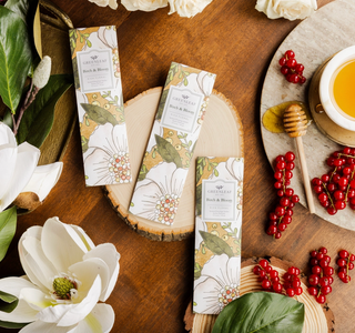 Greenleaf Birch & Bloom Slim Sachet floral packaging

Birch and Bloom scented sachet by Greenleaf

Greenleaf rich floral sachet with magnolia and oak scent

Birch & Bloom envelope sachet home fragrance

Floral printed Birch & Bloom fragrance sachet