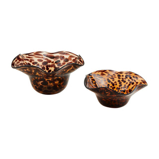 Tortoise glass ruffle bowls in small and large sizes

Decorative tortoise shell glass bowls with wavy ruffled edges

Brown and amber tortoise glass centerpiece bowls

Elegant ruffle-edge glass bowls in tortoise pattern for home décor

