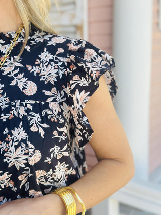 Woman wearing floral ruffle neck dress with flutter sleeves

Gabriela cotton cambric dress with short flutter sleeves and fall floral print