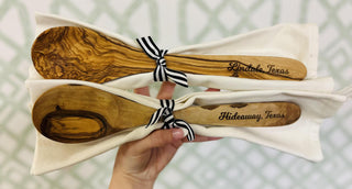 Engraved olive wood serving spoon and cotton towel gift set with Lindale, Texas text

Handcrafted olive wood spoon engraved with Hideaway, Texas and matching cotton towel

City name engraved olive wood spoon with white cotton towel tied in striped ribbon