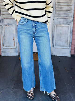 High rise wide leg jeans with clean cut hem and light distressing

Vervet high rise wide leg ankle jeans in medium wash

High rise wide leg denim jeans with destroyed hem detail

Medium wash wide leg jeans with ankle length cut

Comfortable high rise wide leg jeans with subtle destruction