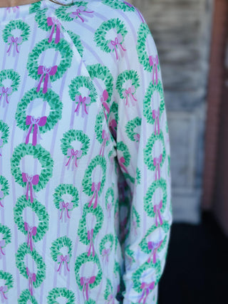 Annie Rosy Wreaths Christmas Pajama Set with pink and green wreath print

Holiday pajama set featuring green wreaths and pink bows

Long sleeve Christmas pajama set with elastic drawstring pants

Festive wreath print pajama set for women

Cozy holiday pajama set with pockets and crew neckline