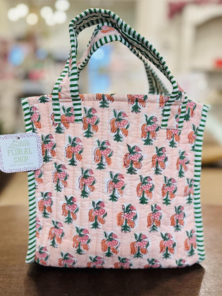 Tropic Bloom quilted mini tote bag with floral print

Pink tropical floral quilted mini tote bag with striped handles

Tropic Bloom quilted makeup bag with zipper closure

Quilted tropical floral cosmetic pouch in pink

Lightweight quilted mini tote bag with tropical flower pattern