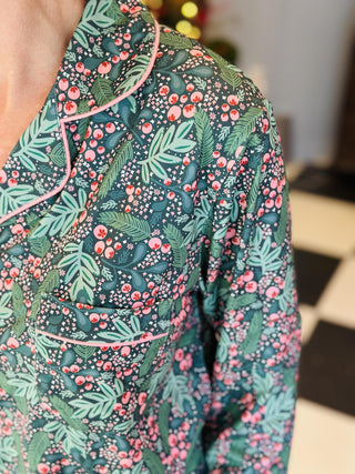 Jolly Sprig Sweet Dreams Pajama Shorts Set in green and pink berry print

Festive holiday pajama shorts set with pink bow and ruffle trim

The Darling Effect Jolly Sprig Pajama Set with green leaf print

Women’s holiday pajama shorts set in cozy stretch fabric