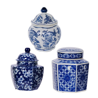 Mini chinoiserie porcelain jar with blue floral pattern and lid