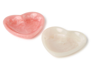 Heart-shaped resin dish in blush pink”

“Ivory heart-shaped trinket dish with glossy finish”

“Decorative heart dish made from marbled resin”

“Small heart-shaped jewelry dish on white background”

“Minimal heart-shaped resin dish for rings and jewelry”