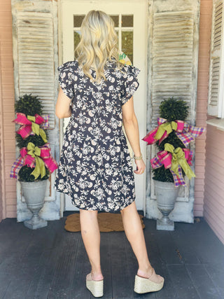 Woman wearing floral ruffle neck dress with flutter sleeves

Gabriela cotton cambric dress with short flutter sleeves and fall floral print