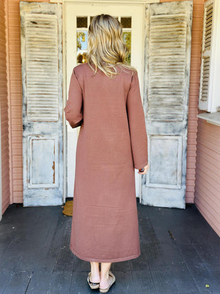 Brown mock neck long sleeve midi dress

Solid knit midi dress in warm brown tone

Eleanor Dress with mock neckline and straight silhouette