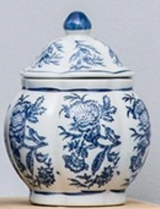 Mini chinoiserie porcelain jar with blue floral pattern and lid