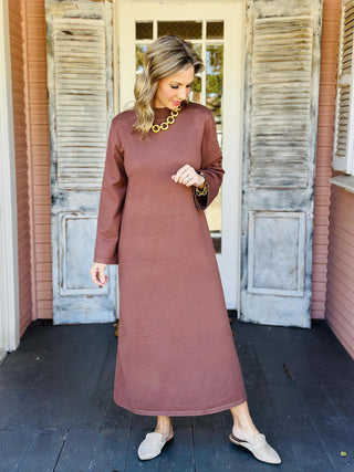 Brown mock neck long sleeve midi dress

Solid knit midi dress in warm brown tone

Eleanor Dress with mock neckline and straight silhouette