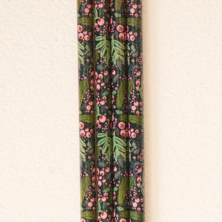 Jolly Sprig Green 40 oz tumbler straw set with holly berry print

Reusable green and pink floral tumbler straws by The Darling Effect

Eco-friendly holiday tumbler straw set with green leaf print

The Darling Effect 40 oz reusable straws in festive green design