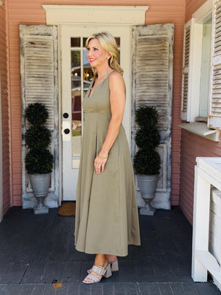 Brown Hallie Rae sleeveless midi dress featuring a relaxed woven silhouette, V-neckline, and side pockets for effortless everyday style.