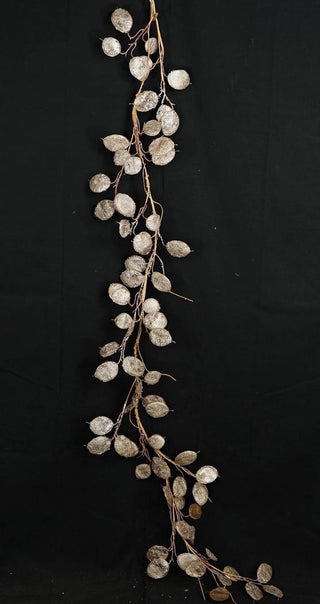 5ft champagne faux lunaria garland with silver dollar leaves

Artificial lunaria silver dollar garland for holiday decorating

Champagne metallic leaf garland with realistic lunaria pods

Elegant faux lunaria garland with shimmer finish

Metallic champagne silver dollar garland for mantle or tree