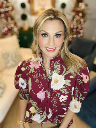 Merlot floral print ruffle neck blouse with puff sleeves

Hattie Top in Merlot featuring floral print and button front

Short sleeve floral blouse with ruffled collar and pleated sleeves