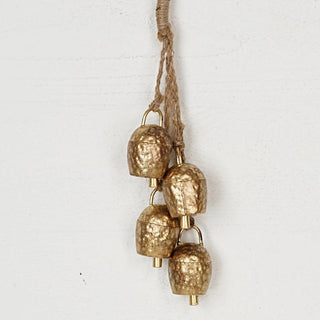 14in antique gold hammered Swiss cow bell cluster

Hanging gold cow bell ornament cluster with jute rope

Rustic hammered metal bell cluster in antique gold finish

Holiday Swiss cow bell bundle for Christmas décor

Decorative gold hanging bells with vintage texture