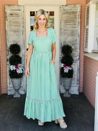 Flowy green tiered dress with puff sleeves for women