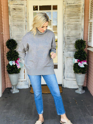 Cami light grey turtleneck sweater with ribbed knit and long sleeves